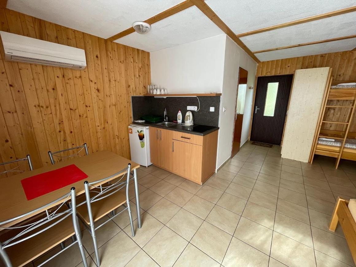Hotel Rohanov Lhota nad Rohanovem المظهر الخارجي الصورة